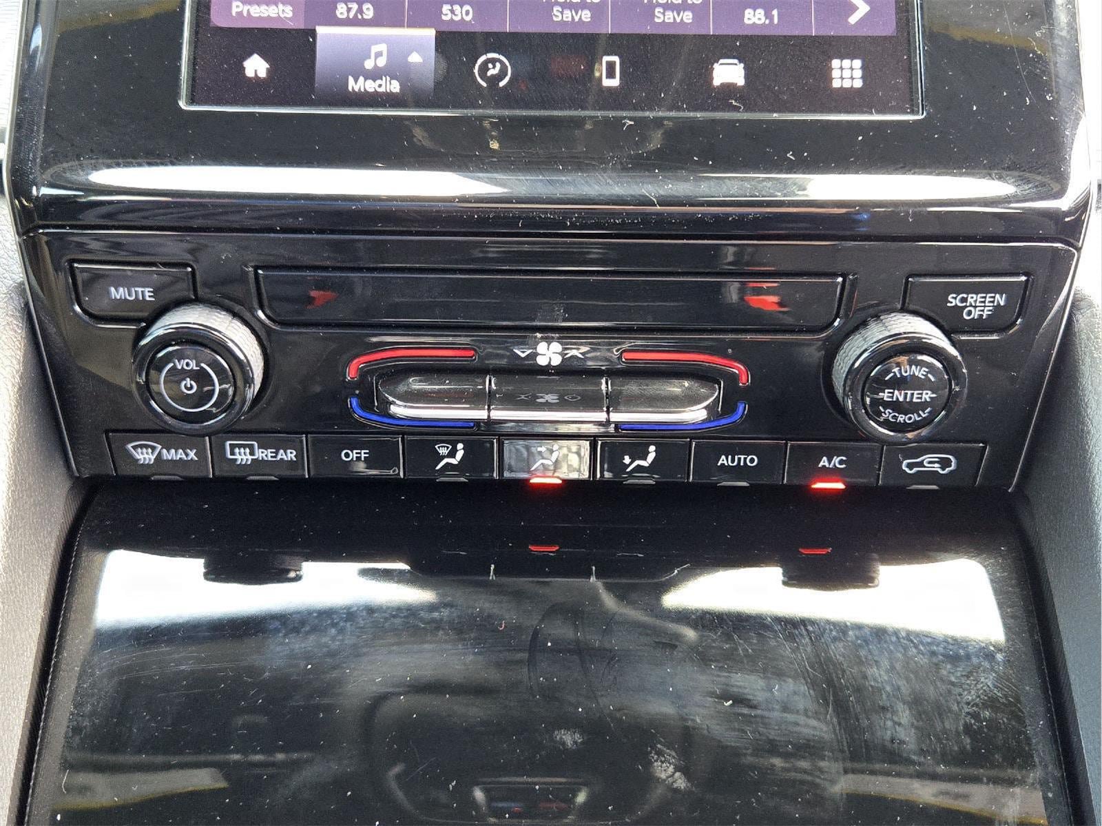 Used 2025 Jeep Grand Cherokee Laredo X RWD image 17