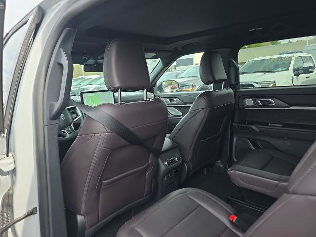 Certified 2025 Ford Explorer Platinum w/ LUX Leather Package AWD/4WD image 18