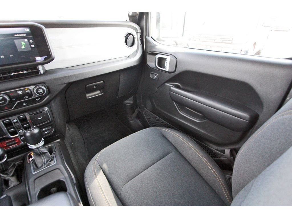 Used 2024 Jeep Gladiator Sport AWD/4WD image 13