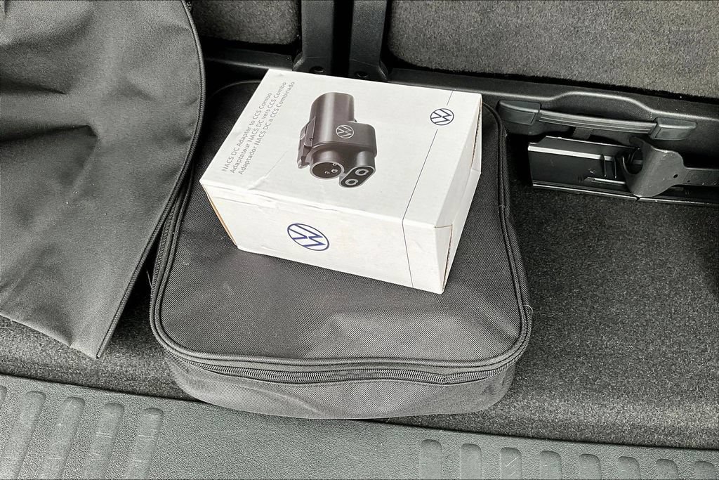 Used 2025 Volkswagen ID. Buzz Pro S RWD image 17