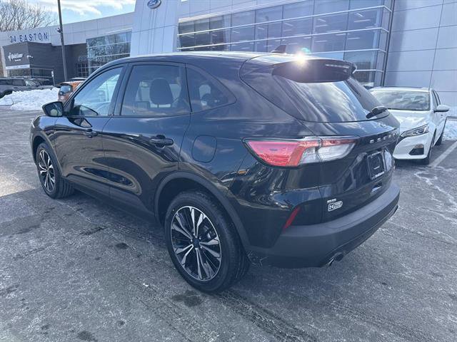 Certified 2021 Ford Escape SE w/ SE Sport Appearance Package image 3