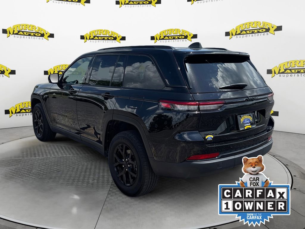 Used 2025 Jeep Grand Cherokee Altitude AWD/4WD image 3