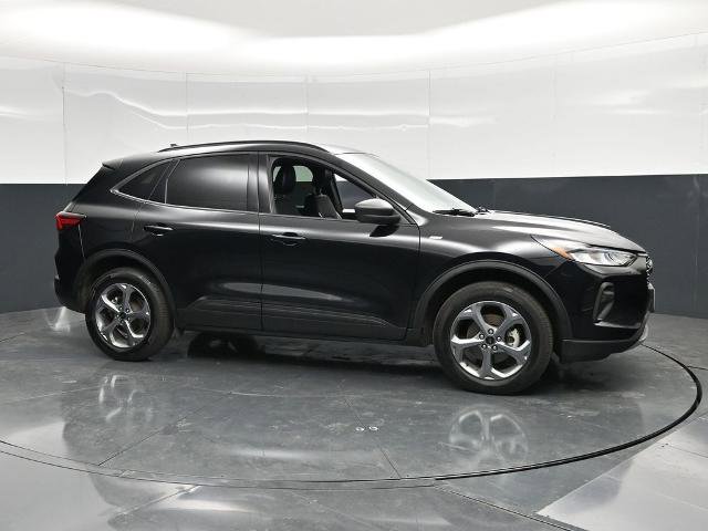 Certified 2025 Ford Escape ST-Line AWD/4WD image 3