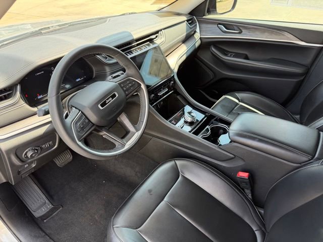 Used 2023 Jeep Grand Cherokee L Limited AWD/4WD image 13
