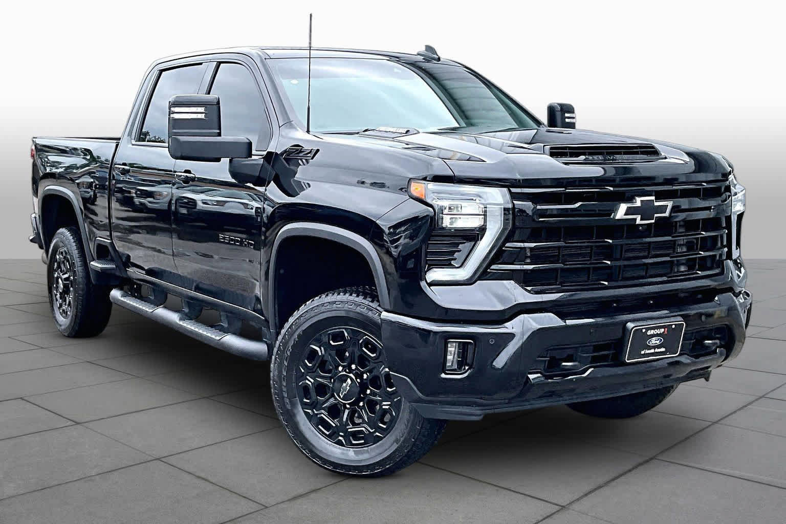 Used 2024 Chevrolet Silverado 2500 LTZ w/ LTZ Plus Package AWD/4WD image 3