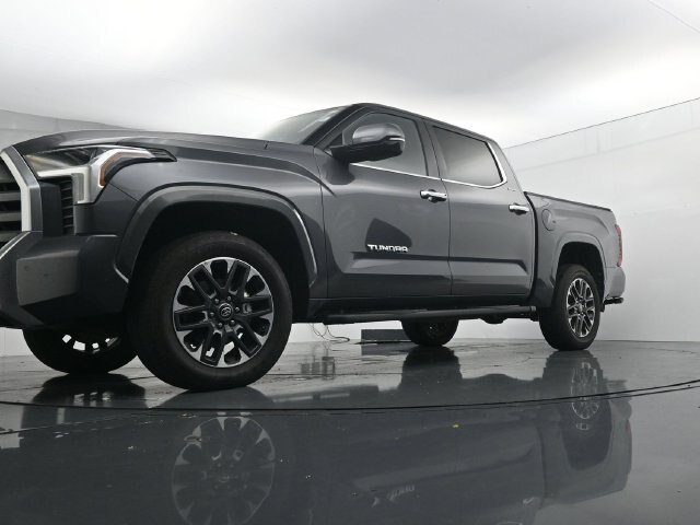 Used 2025 Toyota Tundra Limited AWD/4WD image 36