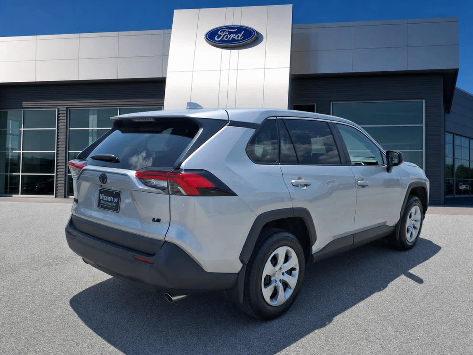 Used 2023 Toyota RAV4 LE FWD image 3