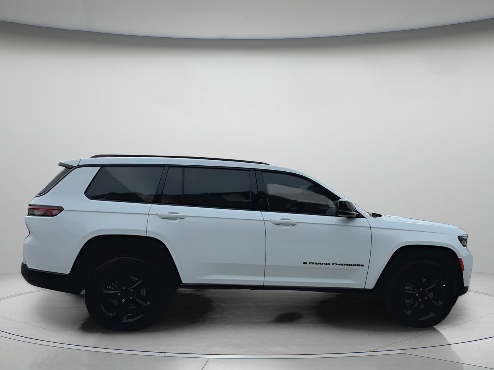 Used 2025 Jeep Grand Cherokee L Altitude image 23