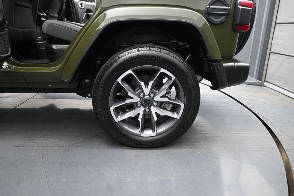 Used 2024 Jeep Wrangler Unlimited w/ Convenience Group AWD/4WD image 17