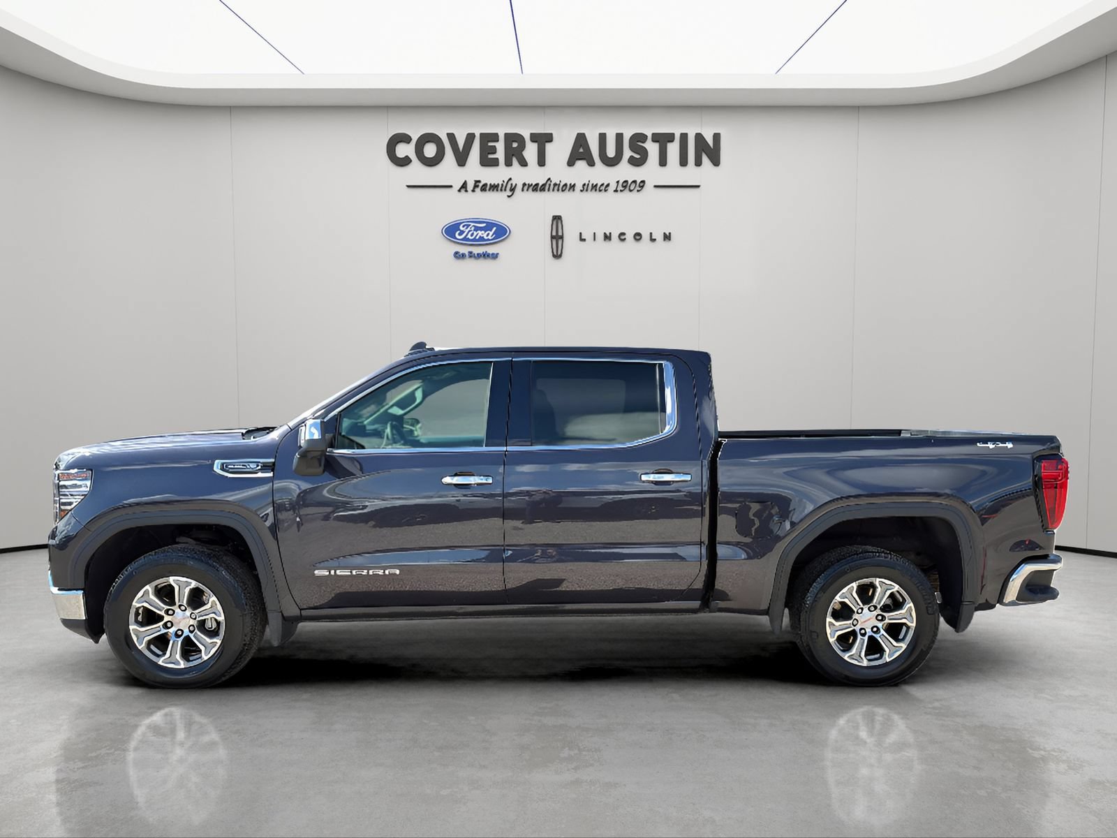 Used 2024 GMC Sierra 1500 SLT AWD/4WD image 2
