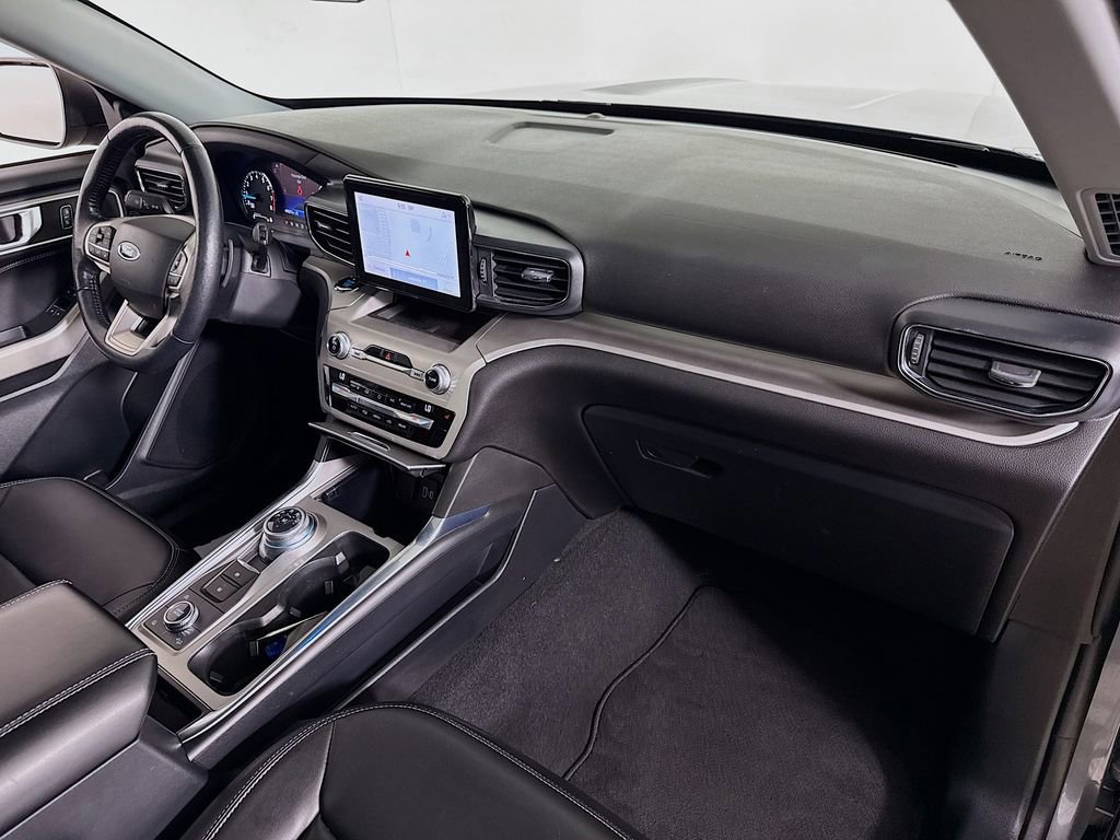 Certified 2021 Ford Explorer XLT w/ Equipment Group 202A image 31