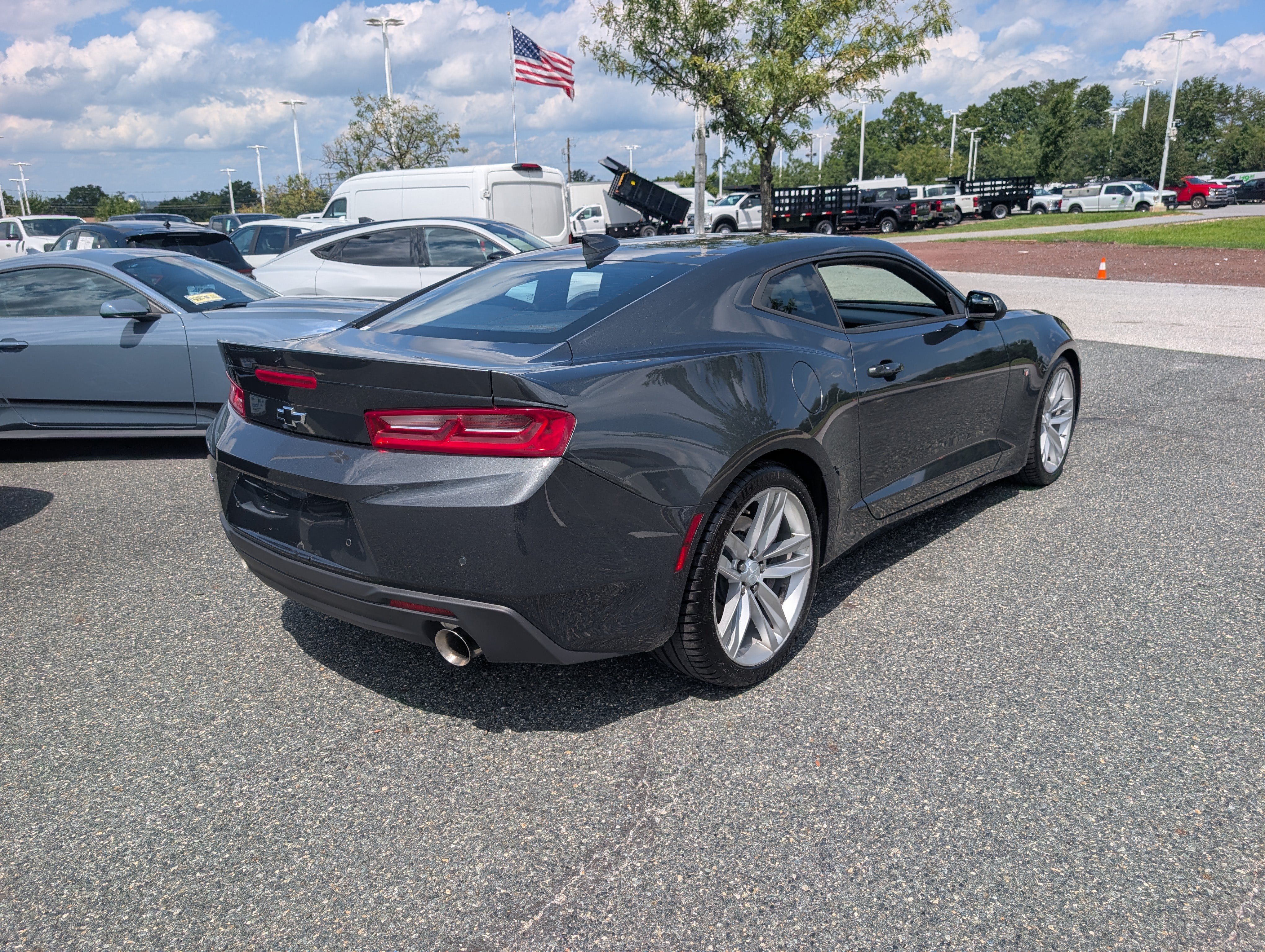 Used 2018 Chevrolet Camaro SS RWD image 3