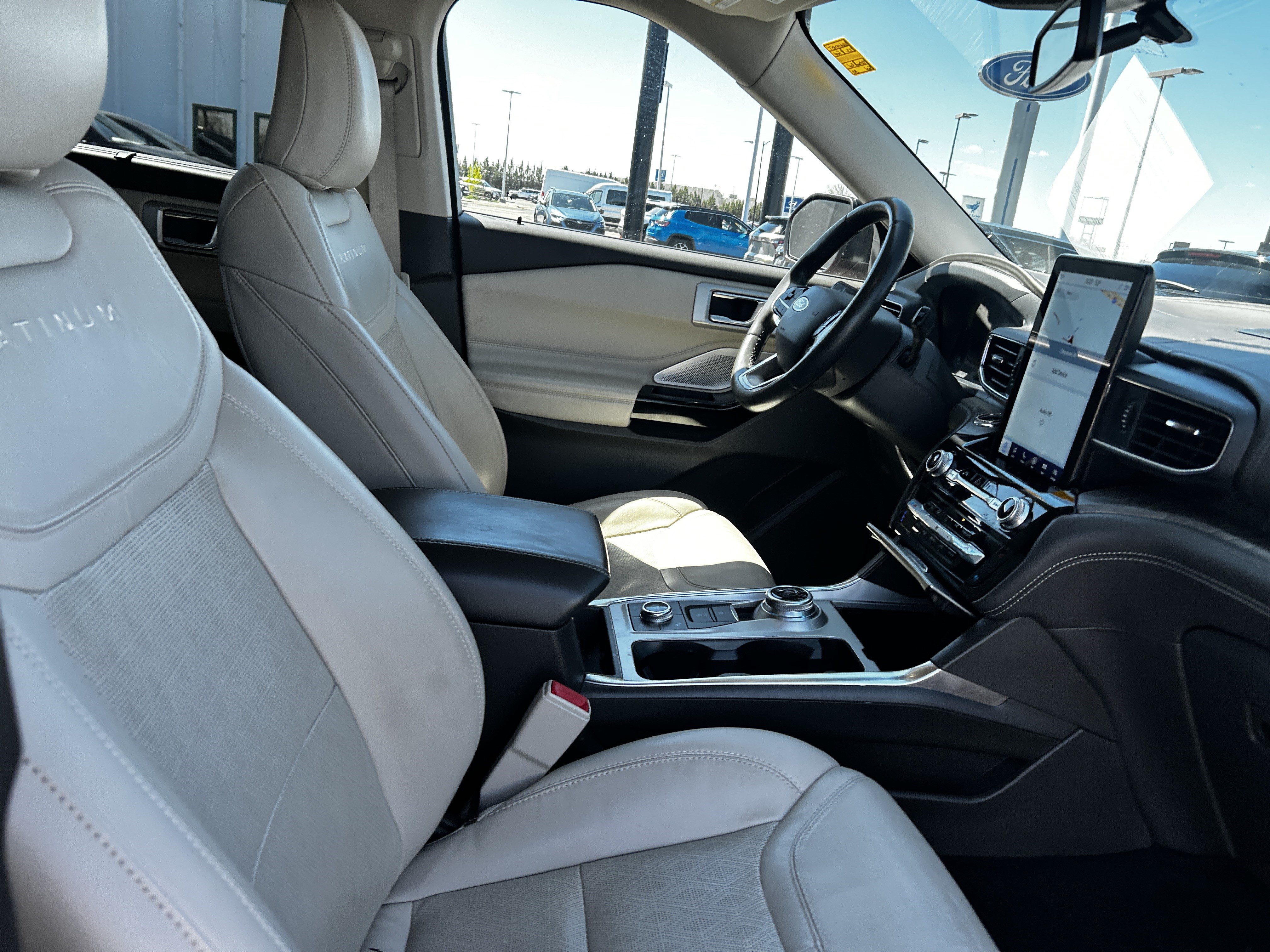 Certified 2022 Ford Explorer Platinum w/ Premium Technology Package AWD/4WD image 12