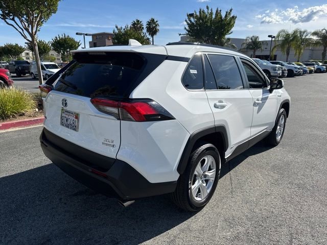 Used 2021 Toyota RAV4 XLE w/ Convenience Package AWD/4WD image 3