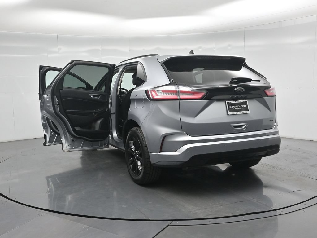 Certified 2022 Ford Edge SE w/ Black Appearance Package AWD/4WD image 32