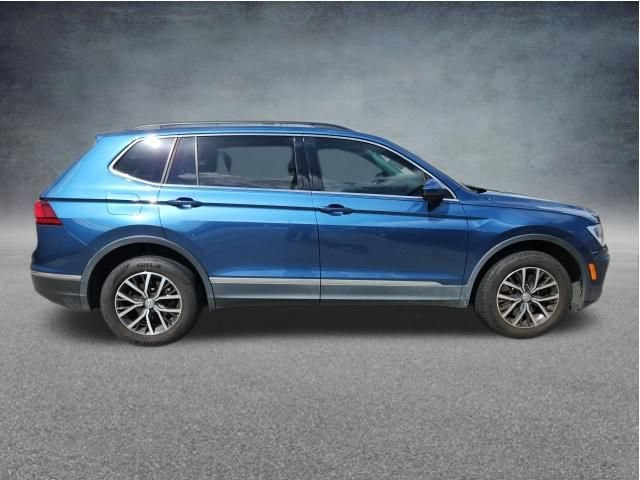Used 2020 Volkswagen Tiguan SE w/ Panoramic Sunroof Package FWD image 11