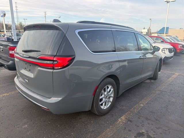 Used 2022 Chrysler Pacifica Touring-L image 4