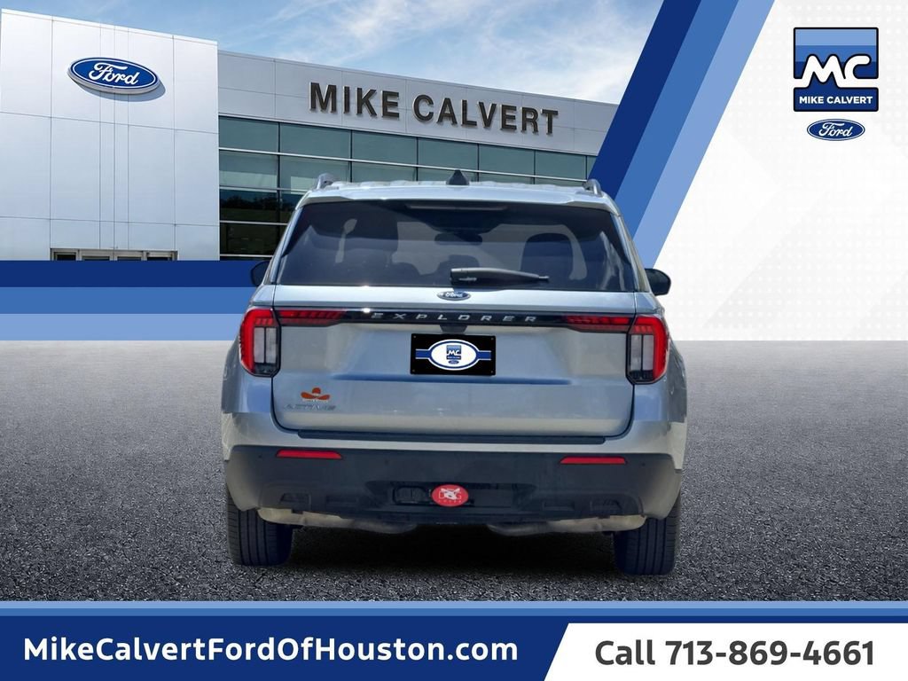 Certified 2025 Ford Explorer Active RWD image 3