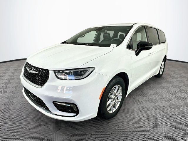 Used 2025 Chrysler Pacifica Select FWD image 6