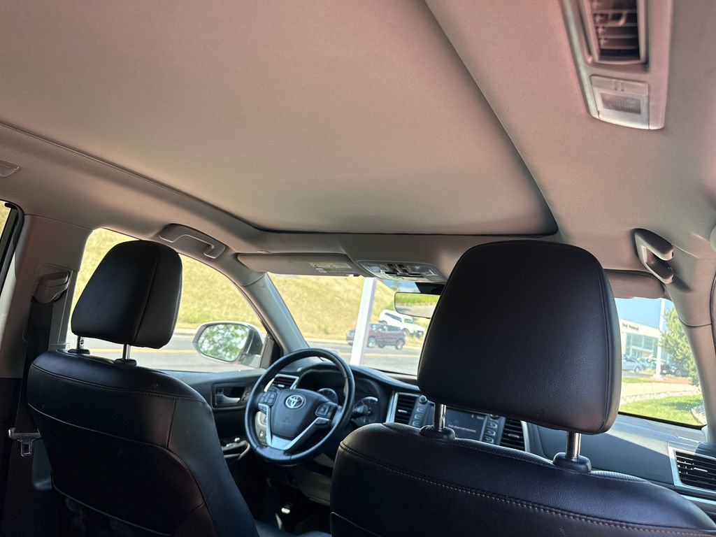 Used 2019 Toyota Highlander Limited Platinum AWD/4WD image 28