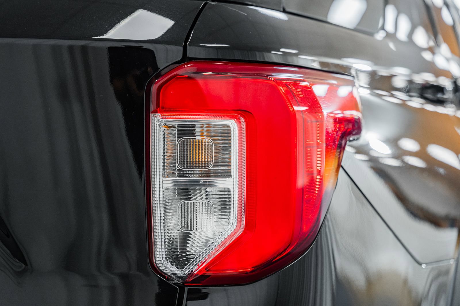 Certified 2021 Ford Explorer XLT w/ Class III Trailer Tow Package image 9