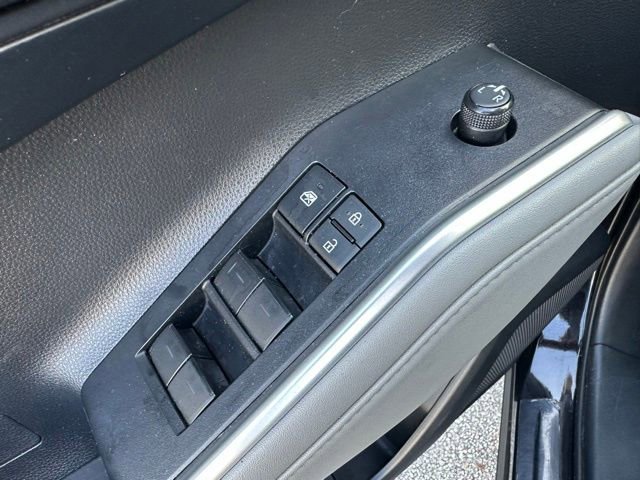 Used 2020 Toyota Highlander L FWD image 25