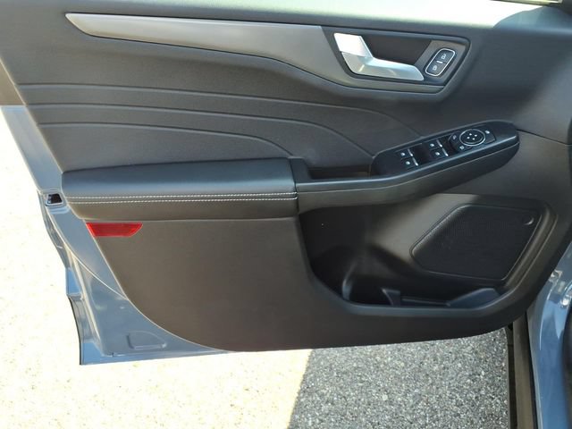 Certified 2025 Ford Escape SE FWD image 11