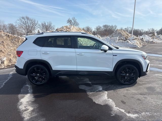 Used 2024 Volkswagen Taos SE image 6