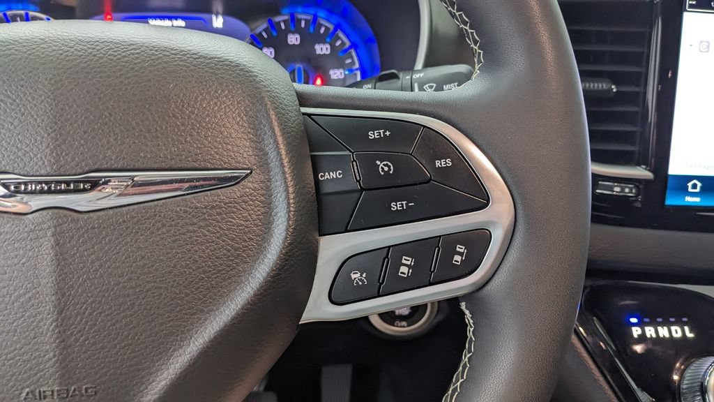 Used 2026 Chrysler Pacifica Select FWD image 30
