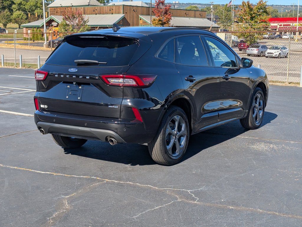 Certified 2023 Ford Escape ST-Line w/ Tech Pack #1 AWD/4WD image 6