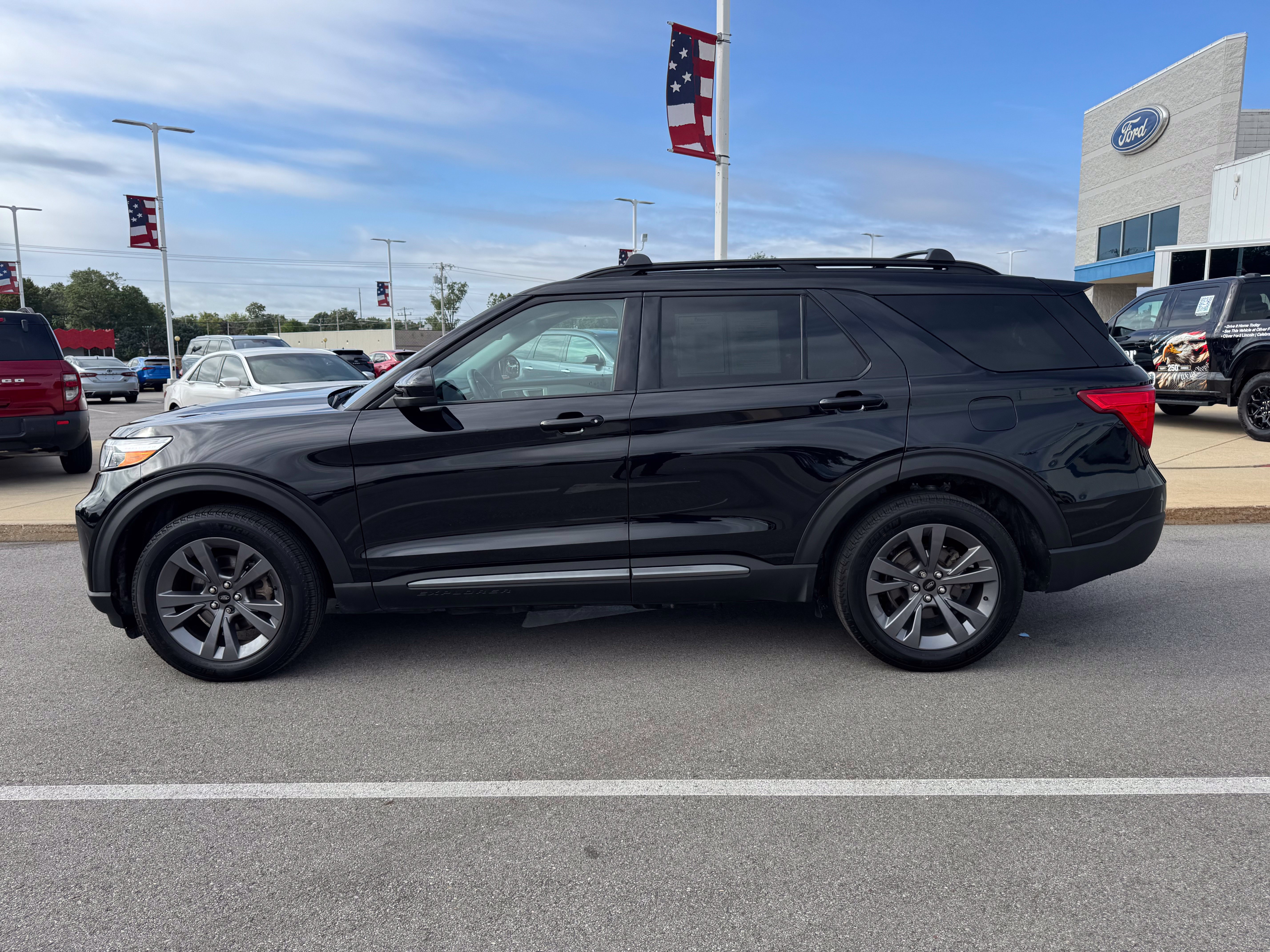 Certified 2024 Ford Explorer XLT w/ Equipment Group 202A AWD/4WD image 4