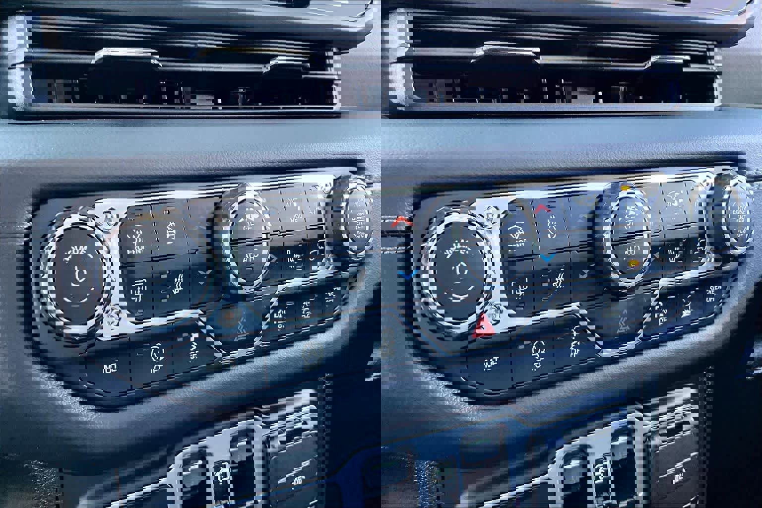 Used 2025 Jeep Gladiator Mojave AWD/4WD image 31