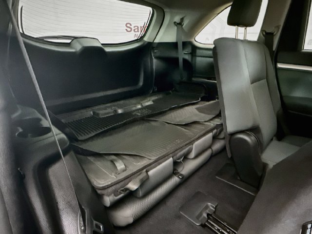 Used 2019 Toyota Highlander LE AWD/4WD image 25