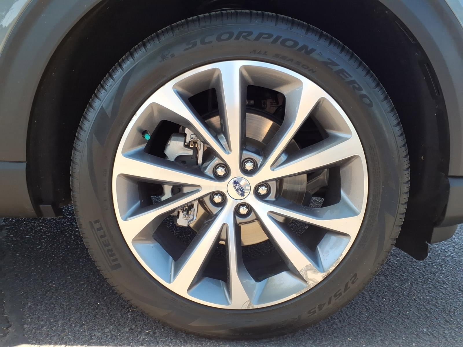 Certified 2025 Ford Explorer Platinum w/ Ultimate Package AWD/4WD image 9