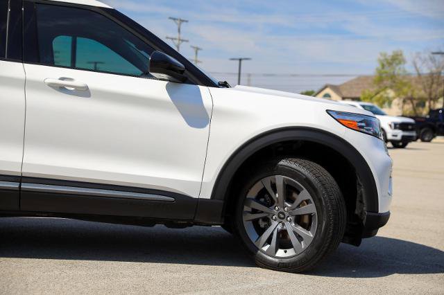Certified 2024 Ford Explorer XLT w/ XLT Sport Appearance Package AWD/4WD image 5