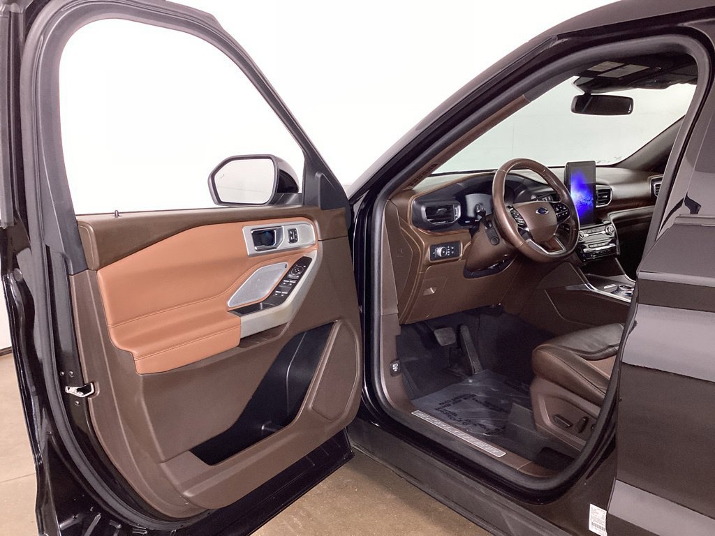 Certified 2021 Ford Explorer King Ranch w/ Premium Technology Package AWD/4WD image 9
