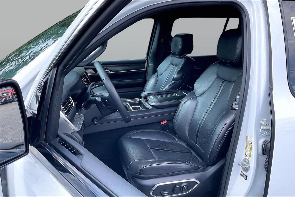 Used 2024 Jeep Wagoneer Series II w/ Flexible Seating Group RWD image 25