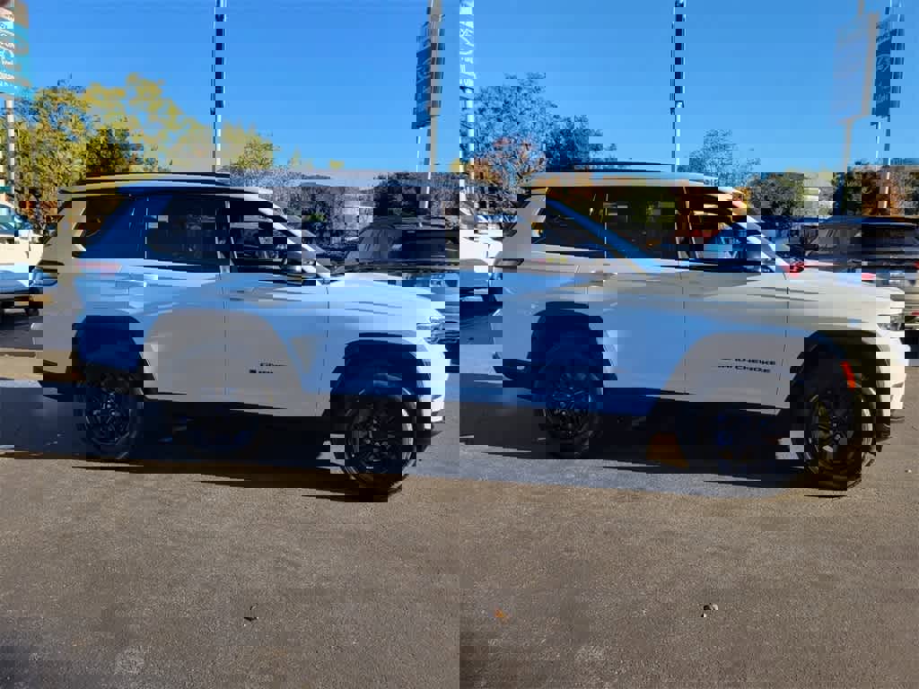 Used 2024 Jeep Grand Cherokee L Altitude image 8