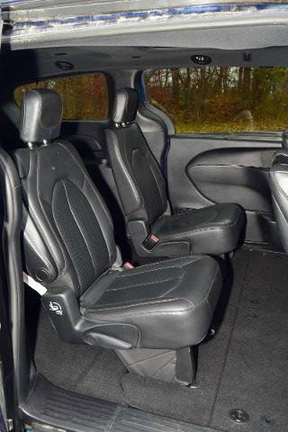 Used 2020 Chrysler Pacifica Touring-L image 31