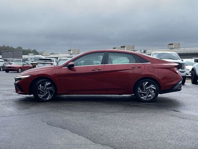 Used 2025 Hyundai Elantra SEL w/ Cargo Package image 2