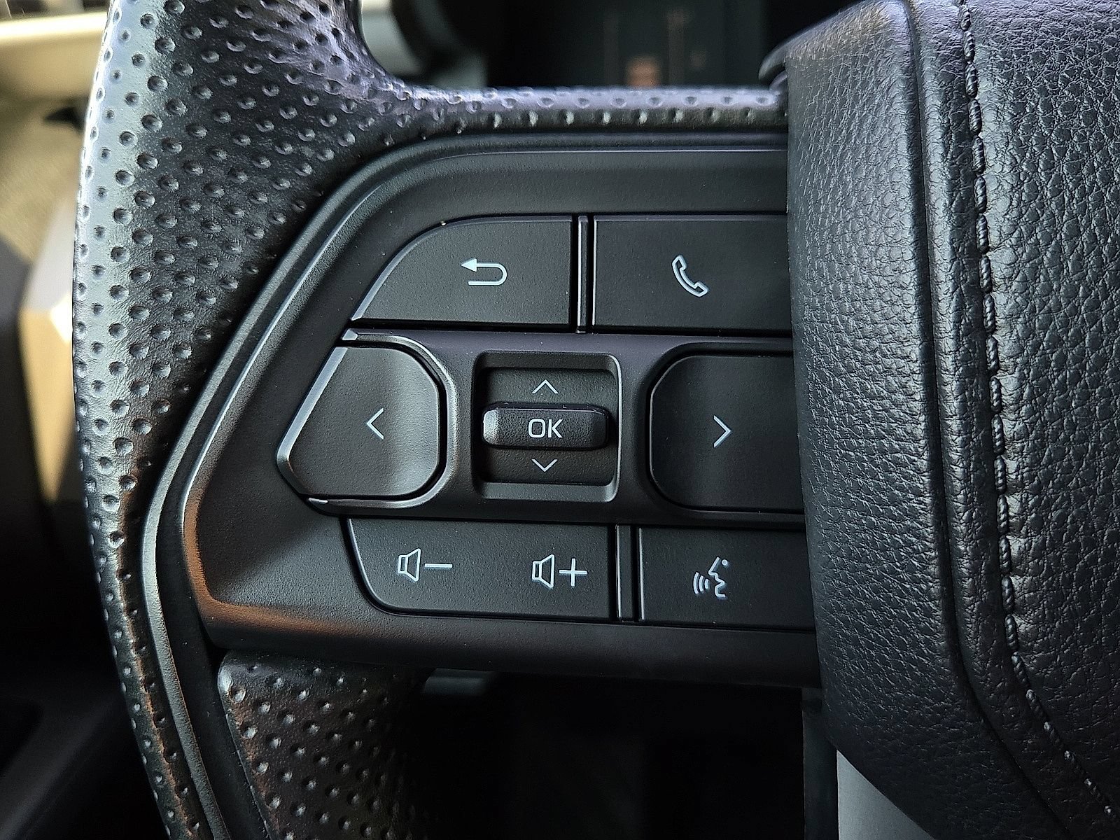 Used 2024 Toyota Tacoma SR5 AWD/4WD image 19