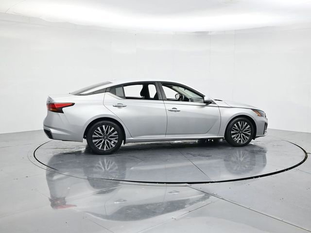 Used 2023 Nissan Altima 2.5 SV image 2