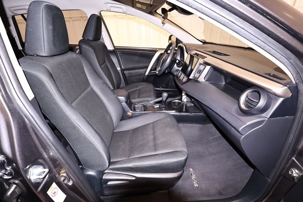 Used 2018 Toyota RAV4 LE w/ Carpet Mat Package AWD/4WD image 19
