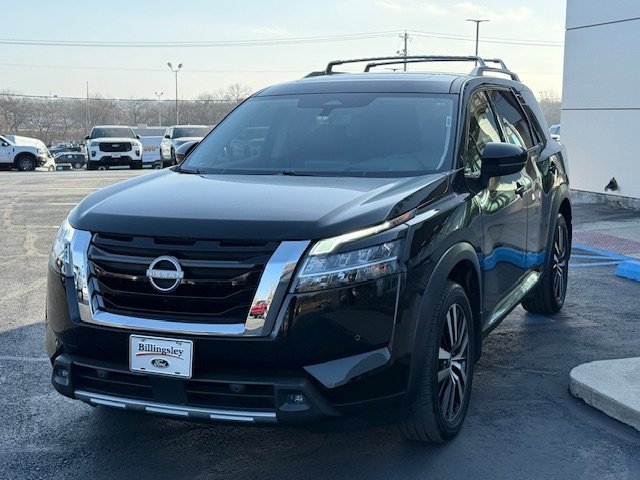 Used 2023 Nissan Pathfinder Platinum image 3