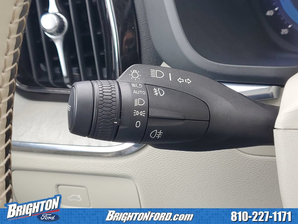 Used 2023 Volvo XC60 B5 Plus AWD/4WD image 20