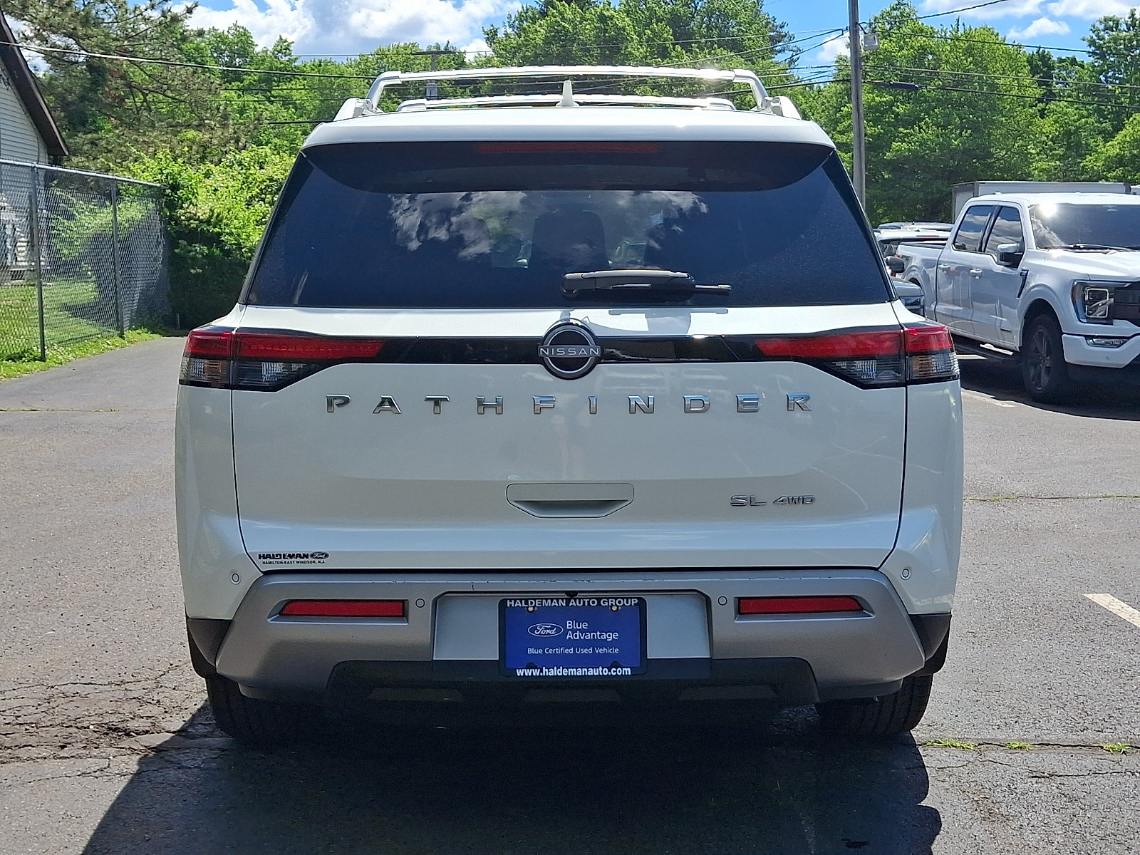 Used 2023 Nissan Pathfinder SL AWD/4WD image 6