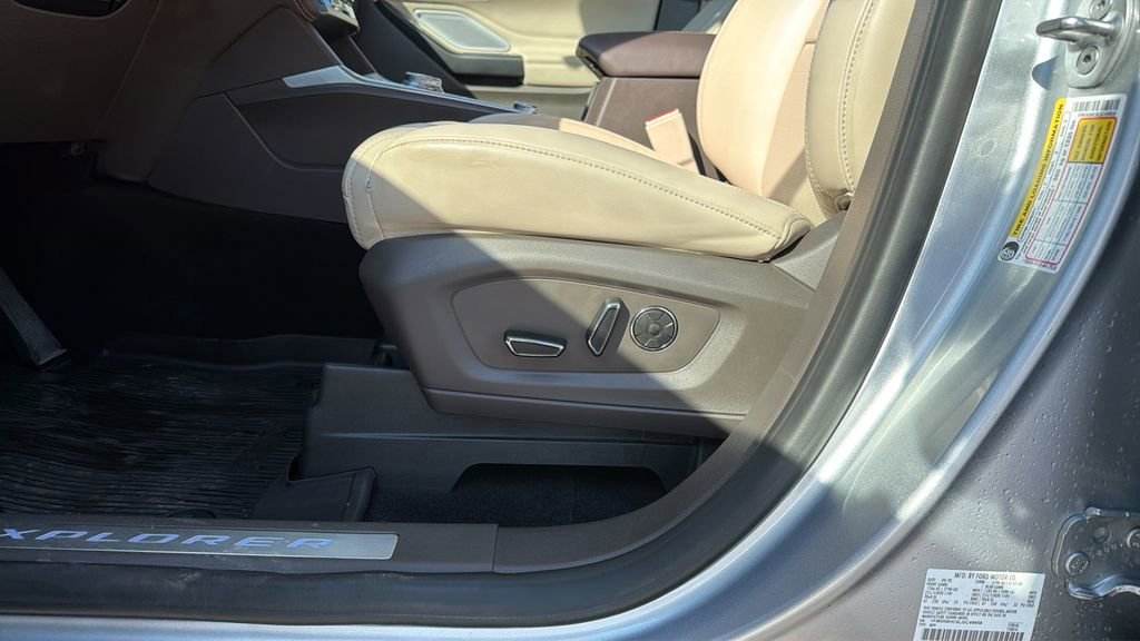 Certified 2020 Ford Explorer Platinum w/ Premium Technology Package image 13