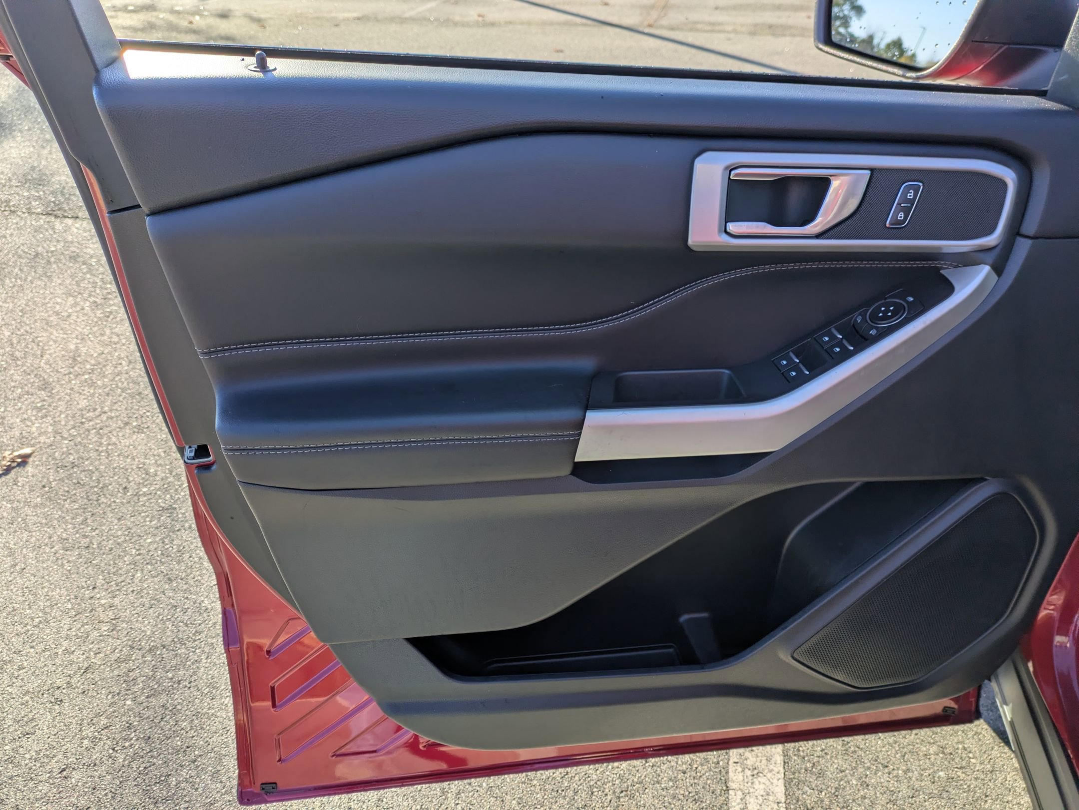 Certified 2022 Ford Explorer XLT w/ Equipment Group 202A image 15