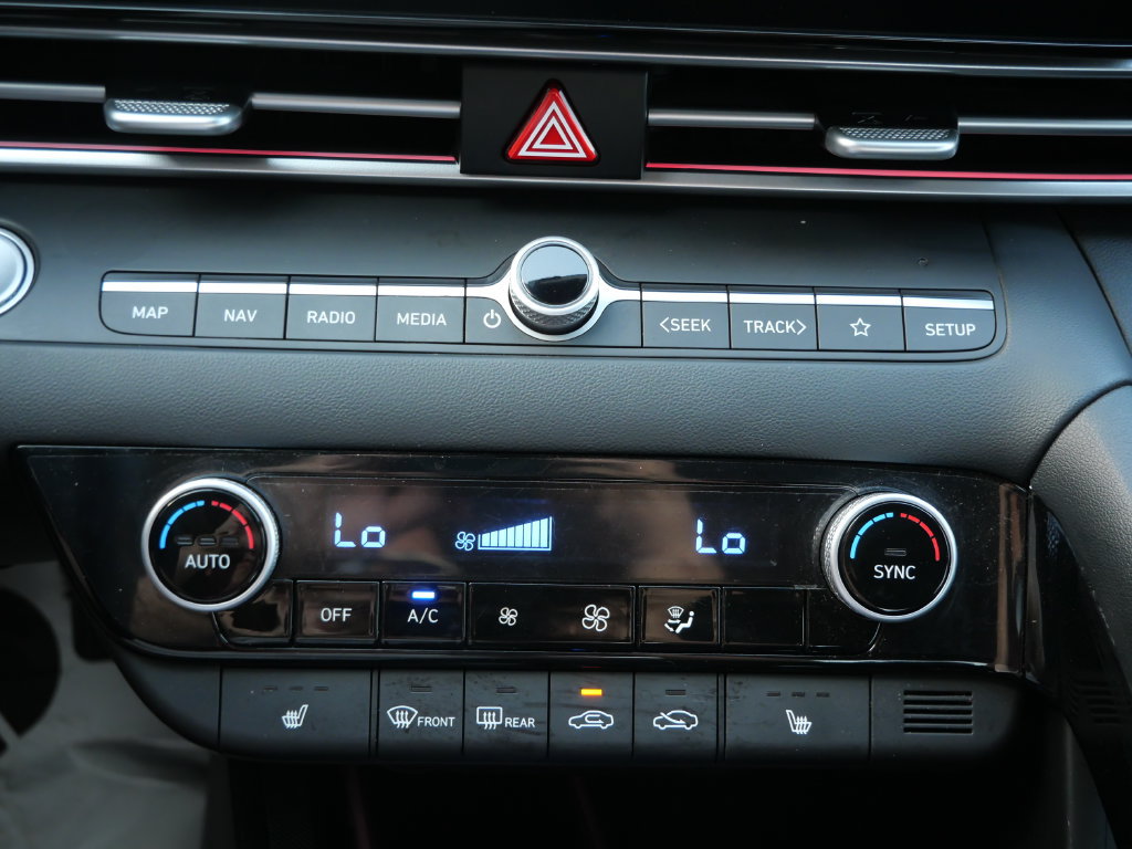 Used 2025 Hyundai Elantra SEL FWD image 27