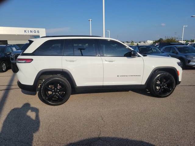 Used 2025 Jeep Grand Cherokee Limited w/ Luxury Tech Group II AWD/4WD image 5